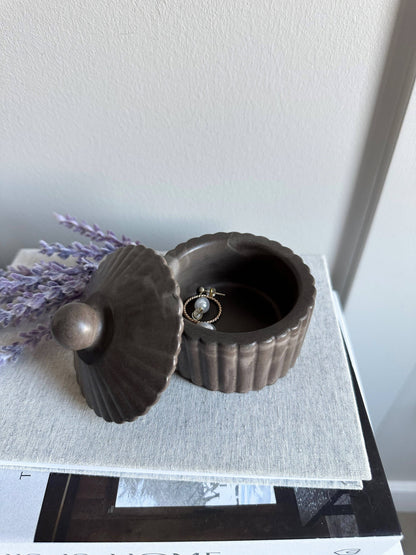 Fluted Pinch Bowl w/Lid