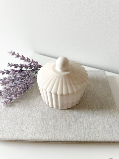 Fluted Pinch Bowl w/Lid